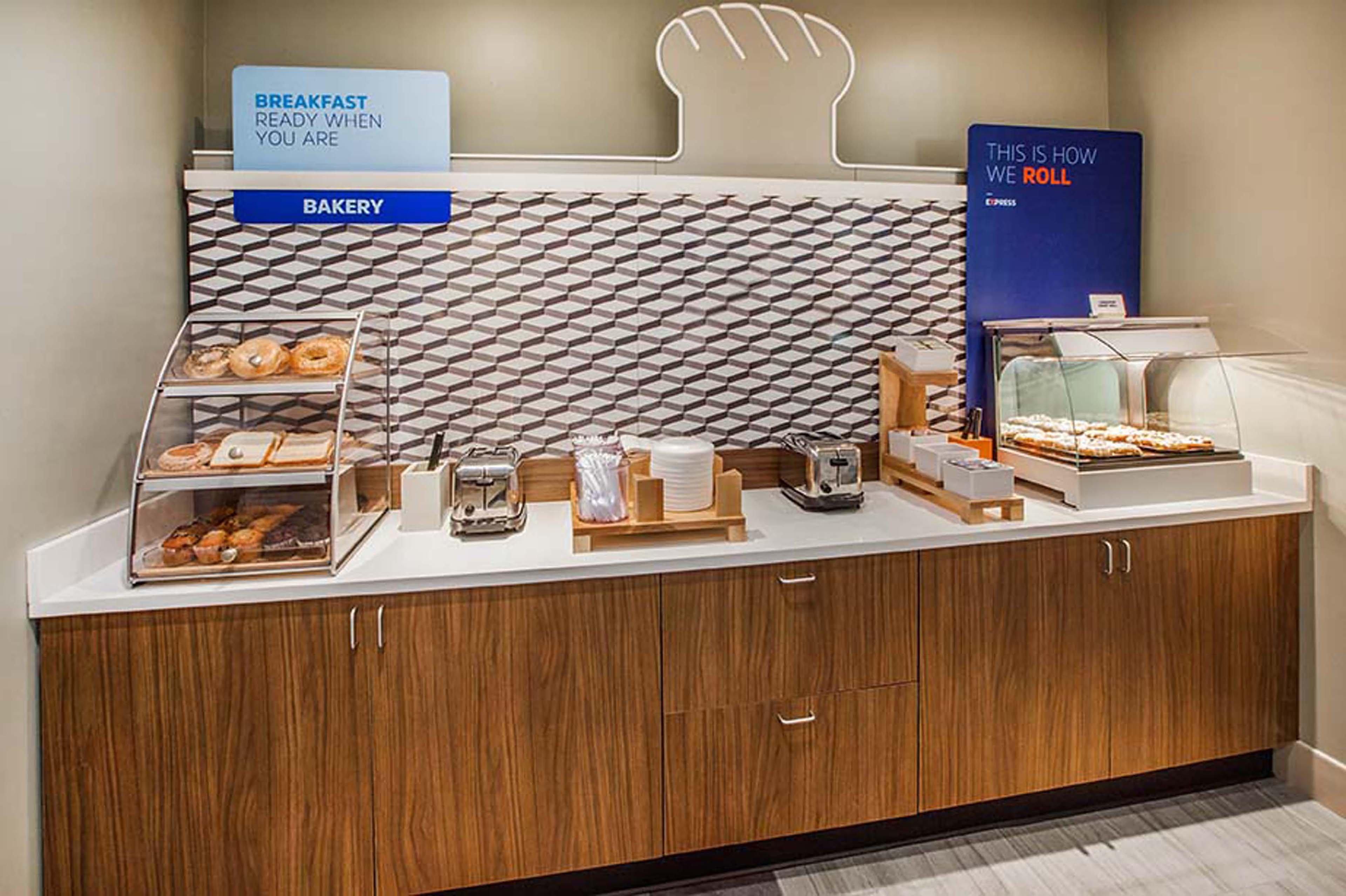 Holiday Inn Express & Suites Eureka By Ihg Екстер'єр фото